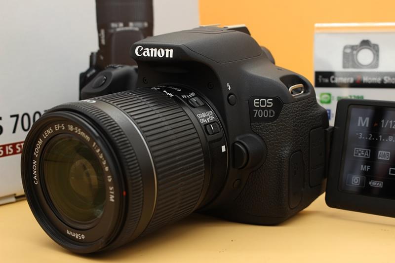 ขาย CANON EOS 700D + Lens 18-55mm IS STM สภาพสวยใหม่มาก อดีตประกันศูนย์  เมนูไทย ชัตเตอร์ 3พัน รูป จอทัชสกรัน จอติดฟิล์มแล้ว อุปกรณ์ครบกล่อง   อุปกรณ์และรา